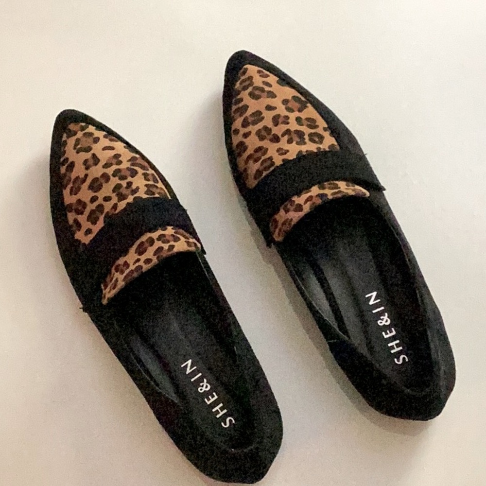 SHE&IN. Leopard print top loafer